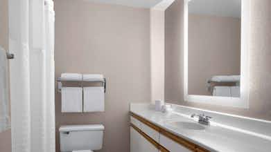 Hotel Larkspur Landing Bellevue - An All-Suite Hotel photo 5