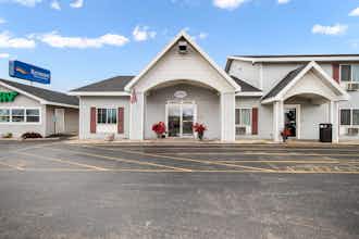 Hotel Baymont Marinette photo 1