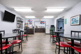 Hotel Baymont Marinette photo 4