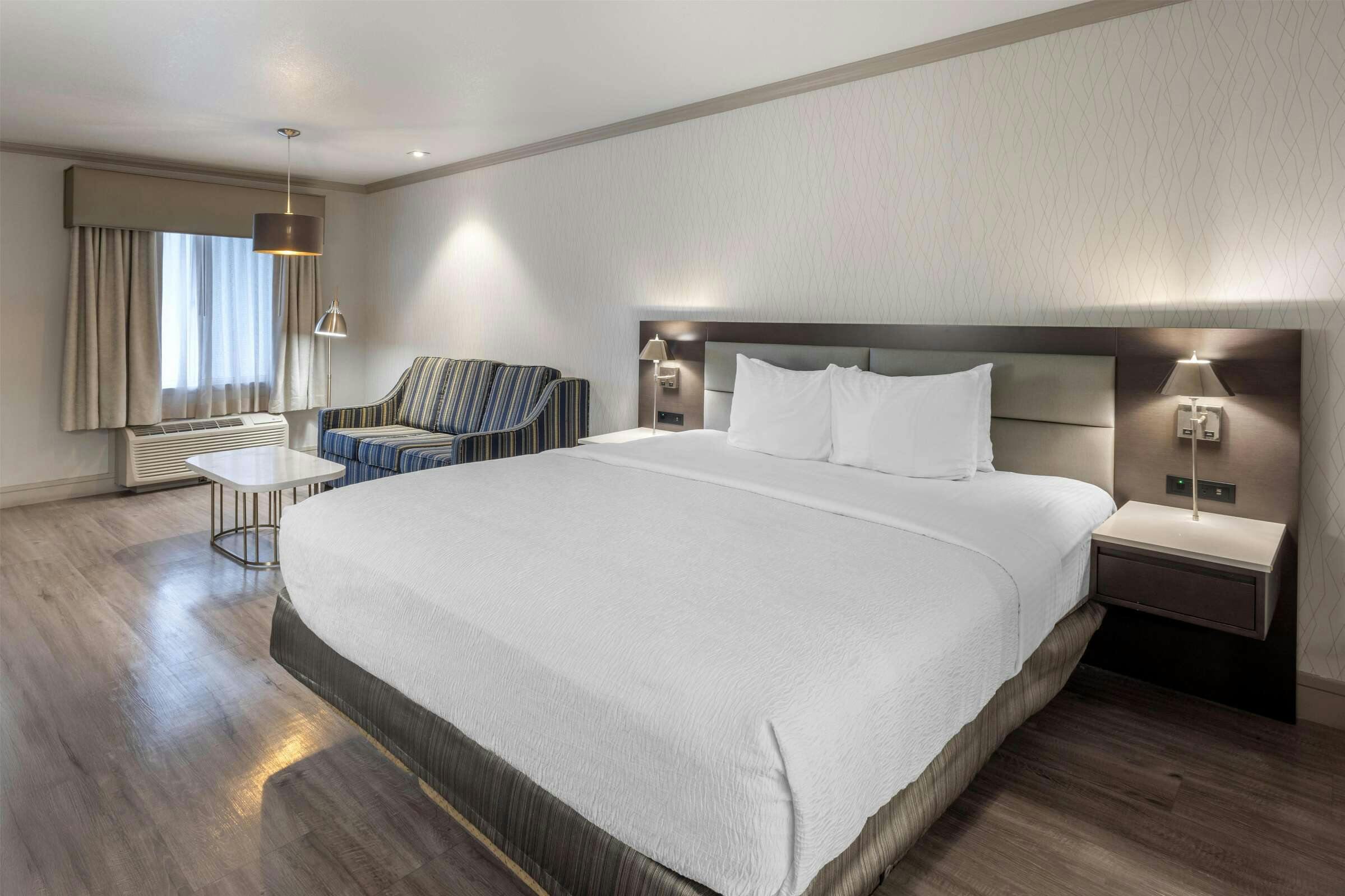 Hotel Best Western Plus Executive Suites photo 1