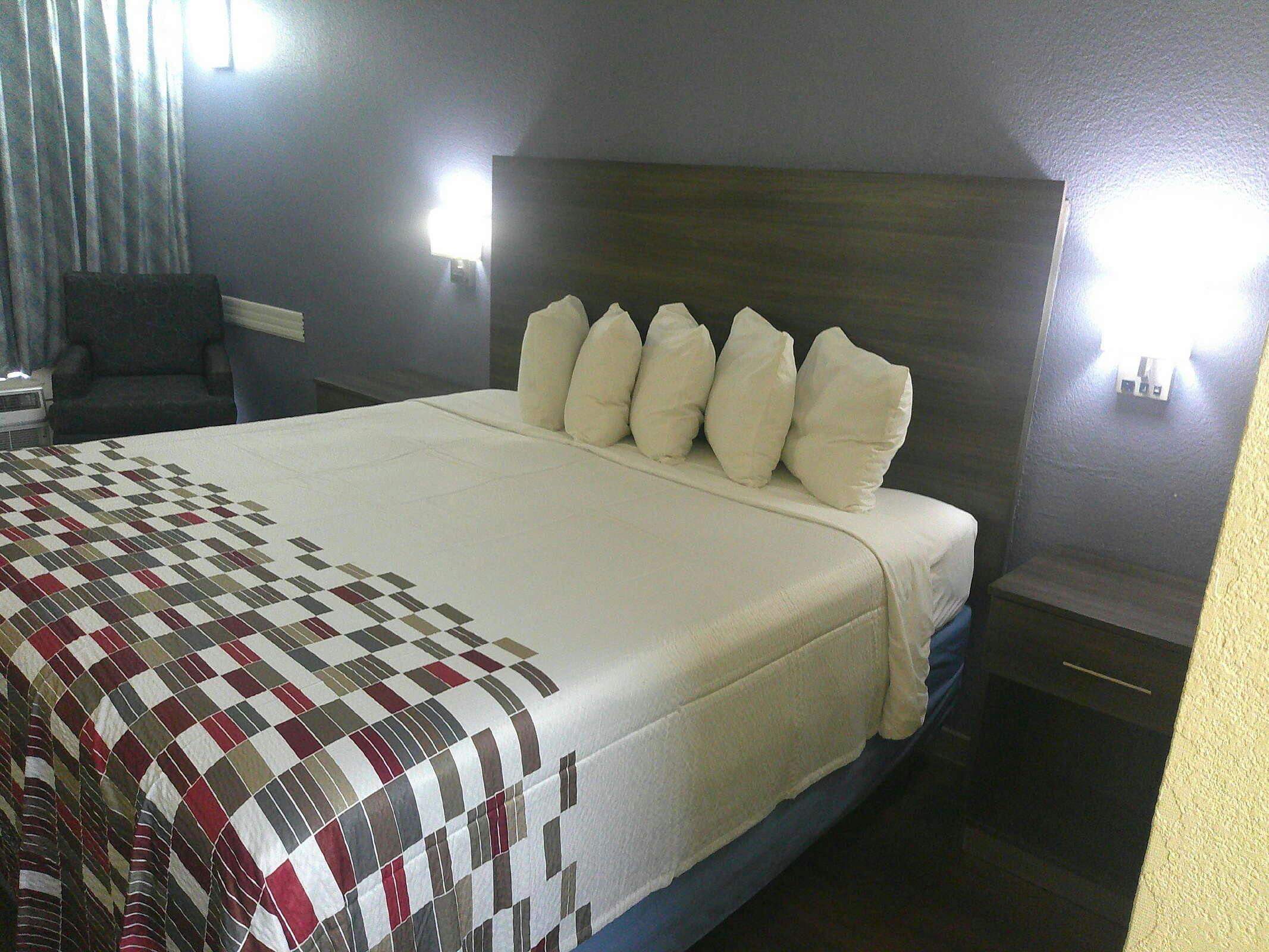 Hotel Red Roof Inn Hampton Coliseum photo 2