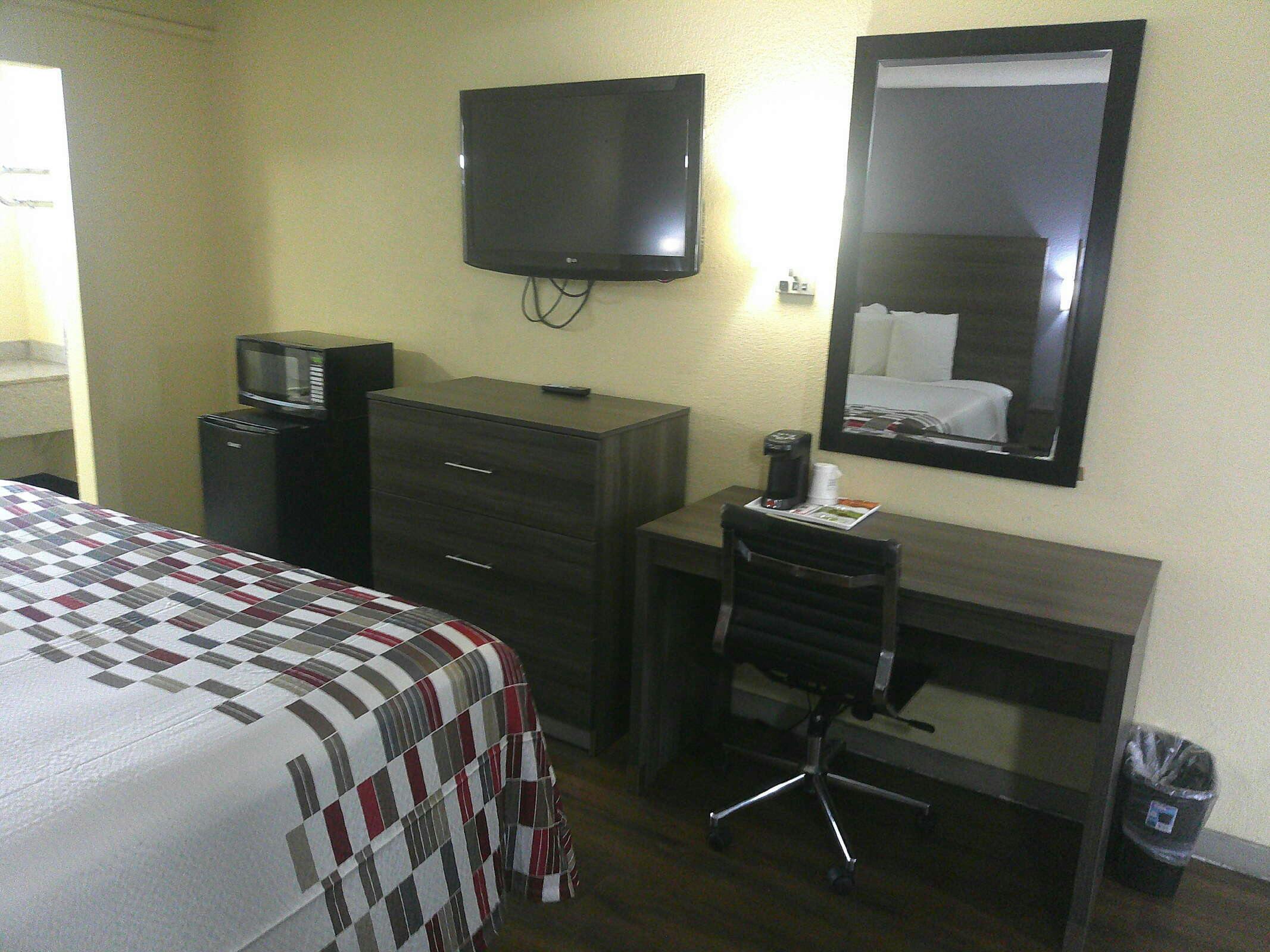 Hotel Red Roof Inn Hampton Coliseum photo 3