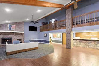 Hotel AmericInn West Salem photo 1