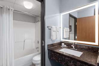 Hotel AmericInn West Salem photo 4