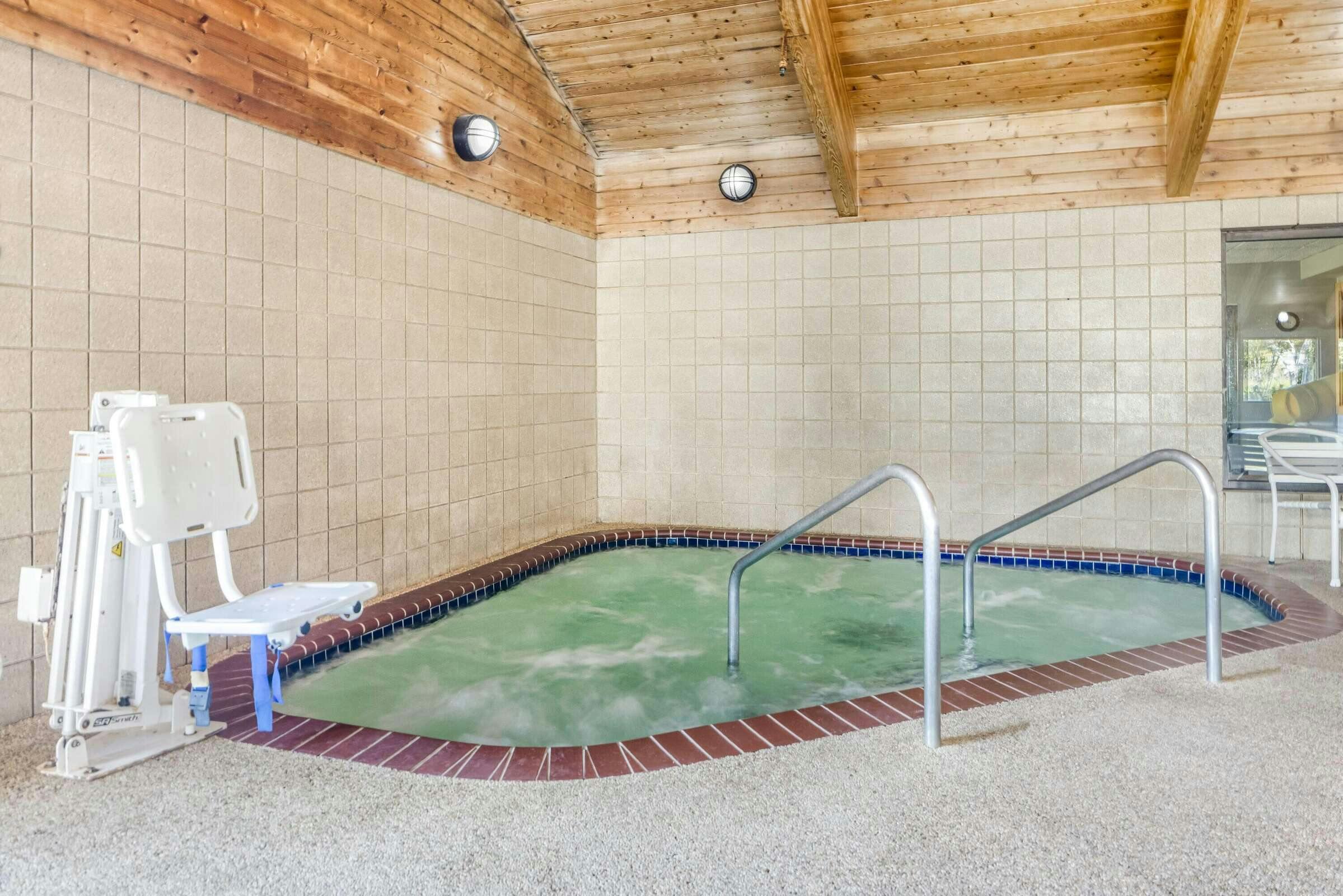 Hotel AmericInn Chamberlain photo 5