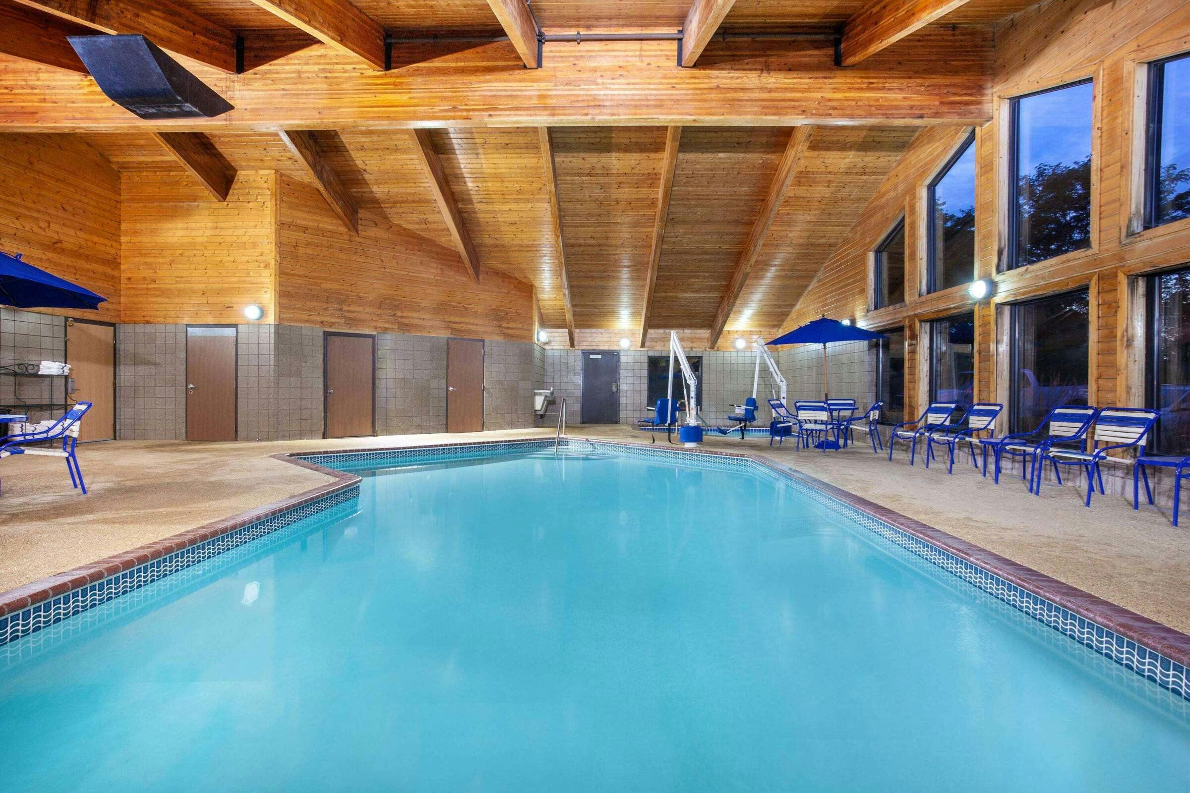 Hotel AmericInn Stillwater photo 3