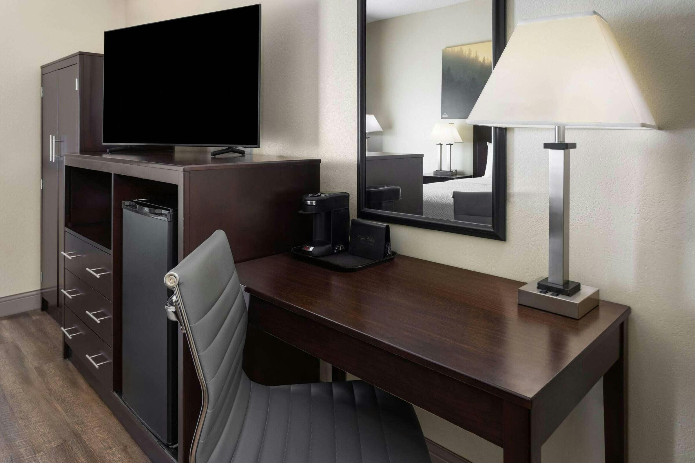 Hotel Days Inn Penn State photo 5