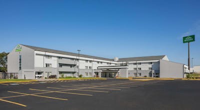 Wingate Lincoln Airport E I-80