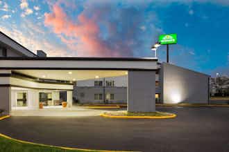 Hotel Wingate Lincoln Airport E I-80 photo 2