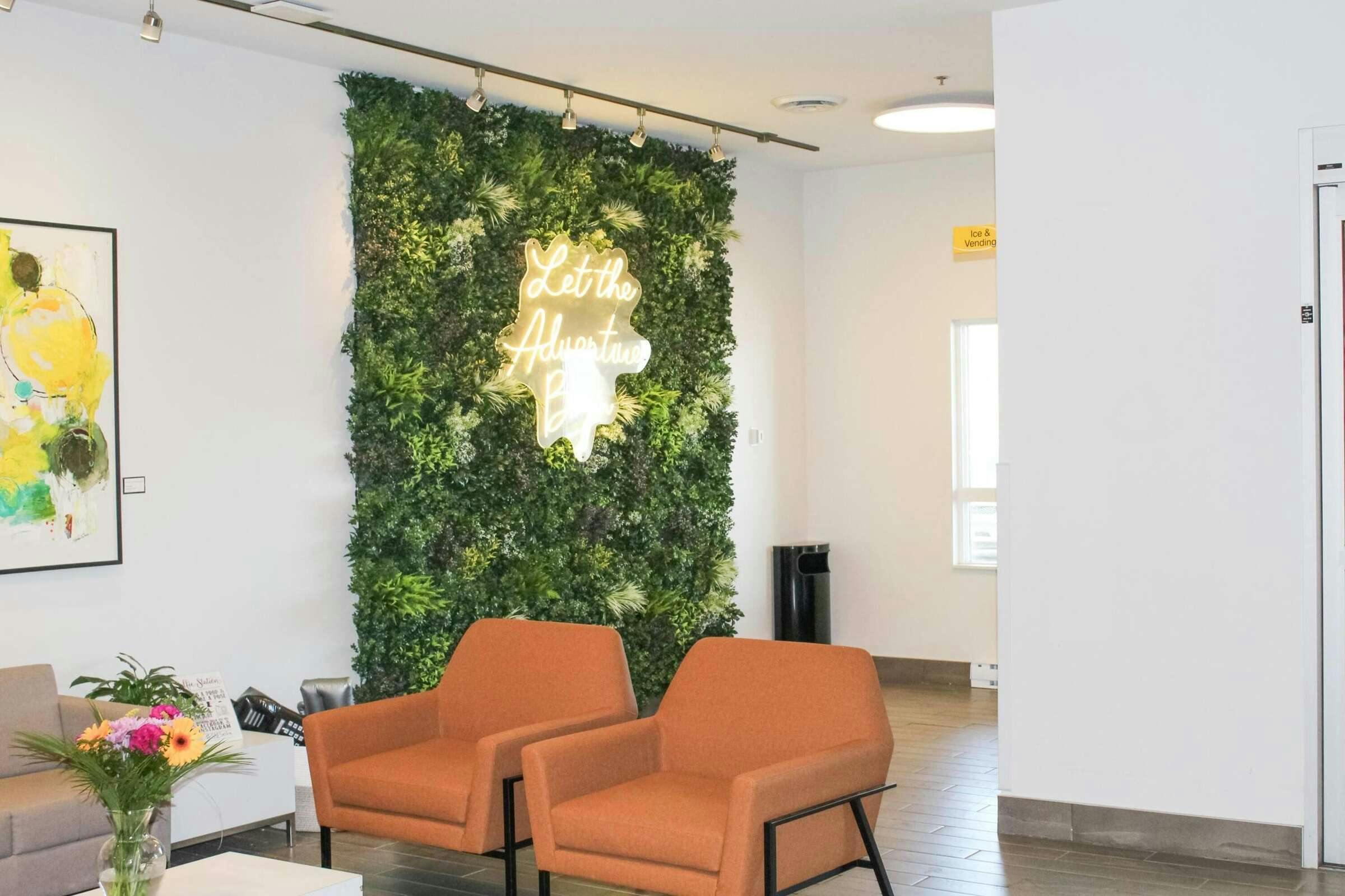 Hotel Super 8 by Wyndham Winnipeg East MB photo 1