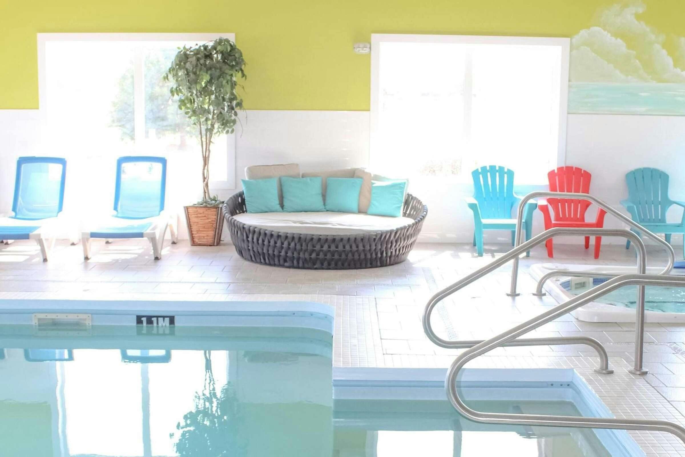 Hotel Super 8 by Wyndham Winnipeg East MB photo 4