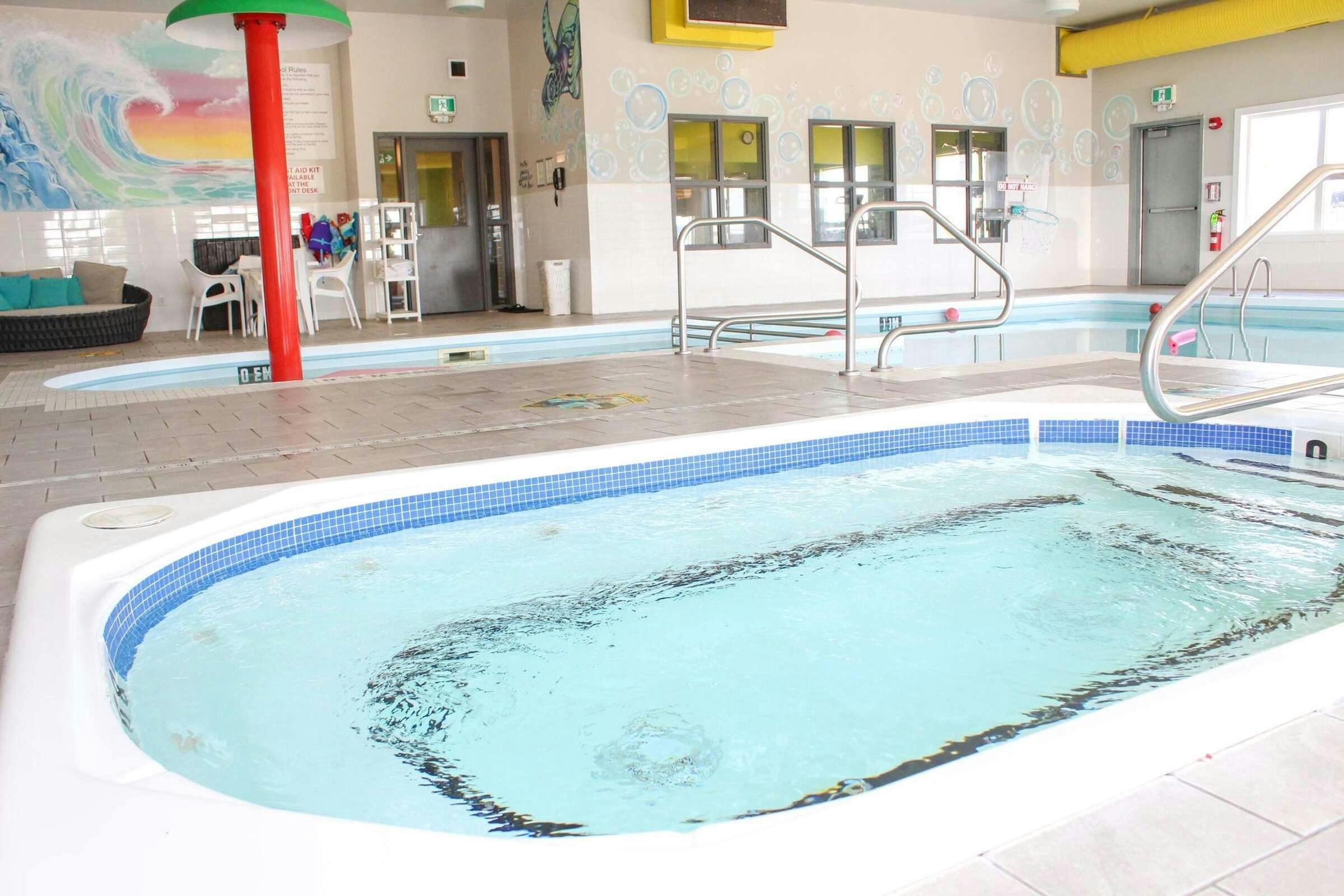 Hotel Super 8 by Wyndham Winnipeg East MB photo 5