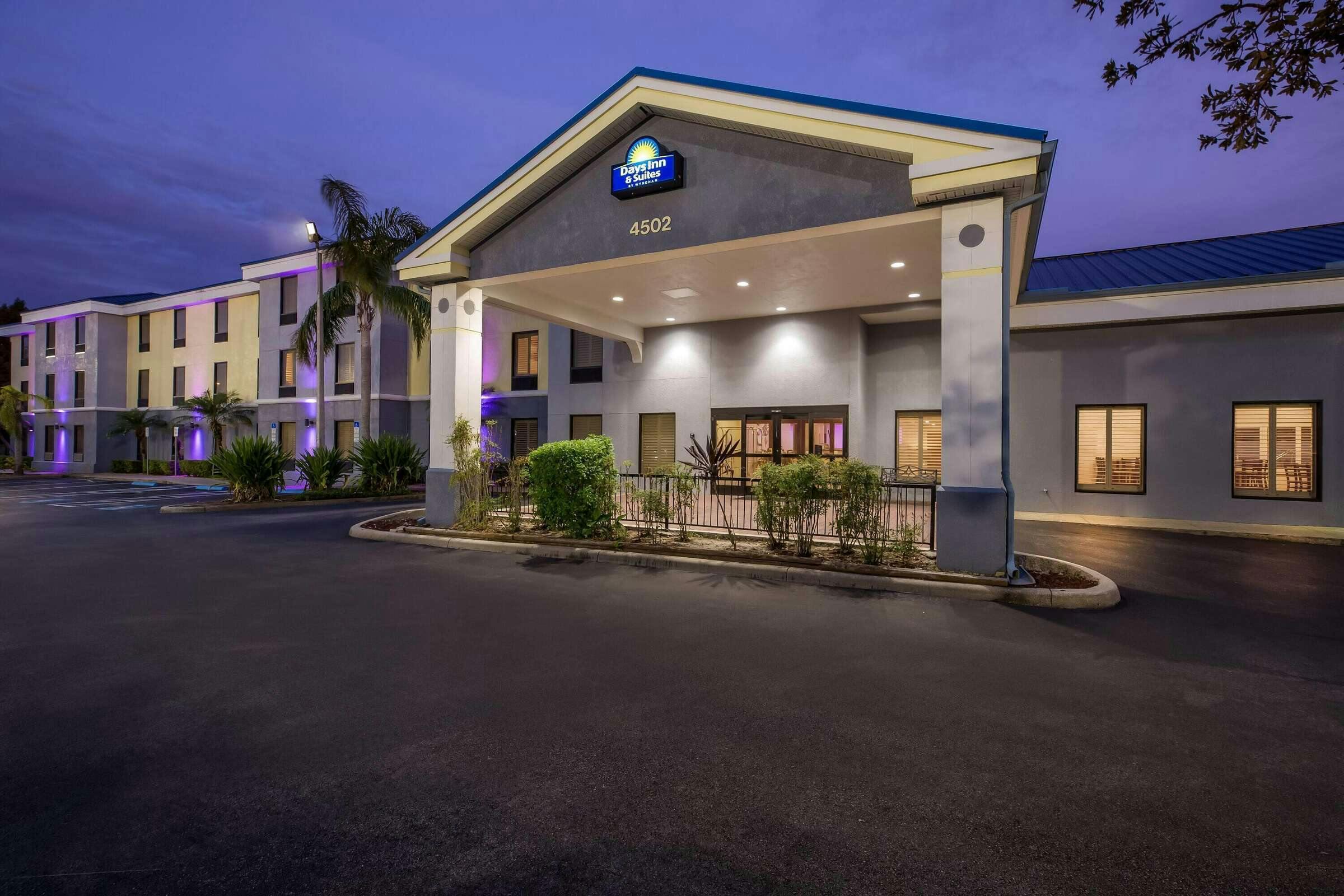 Hotel Days Inn & Suites by Wyndham Lakeland photo 2