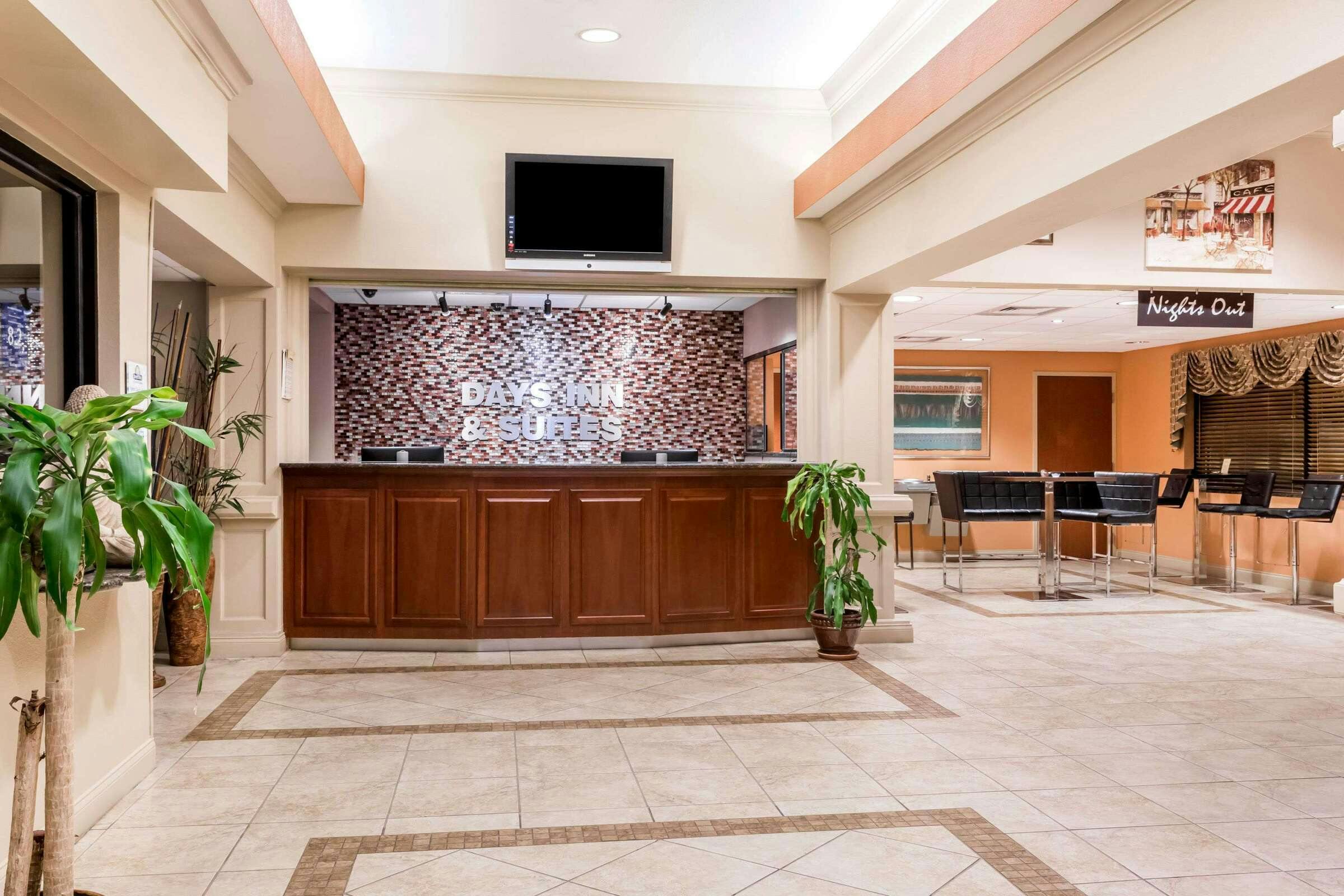Hotel Days Inn & Suites by Wyndham Lakeland photo 4