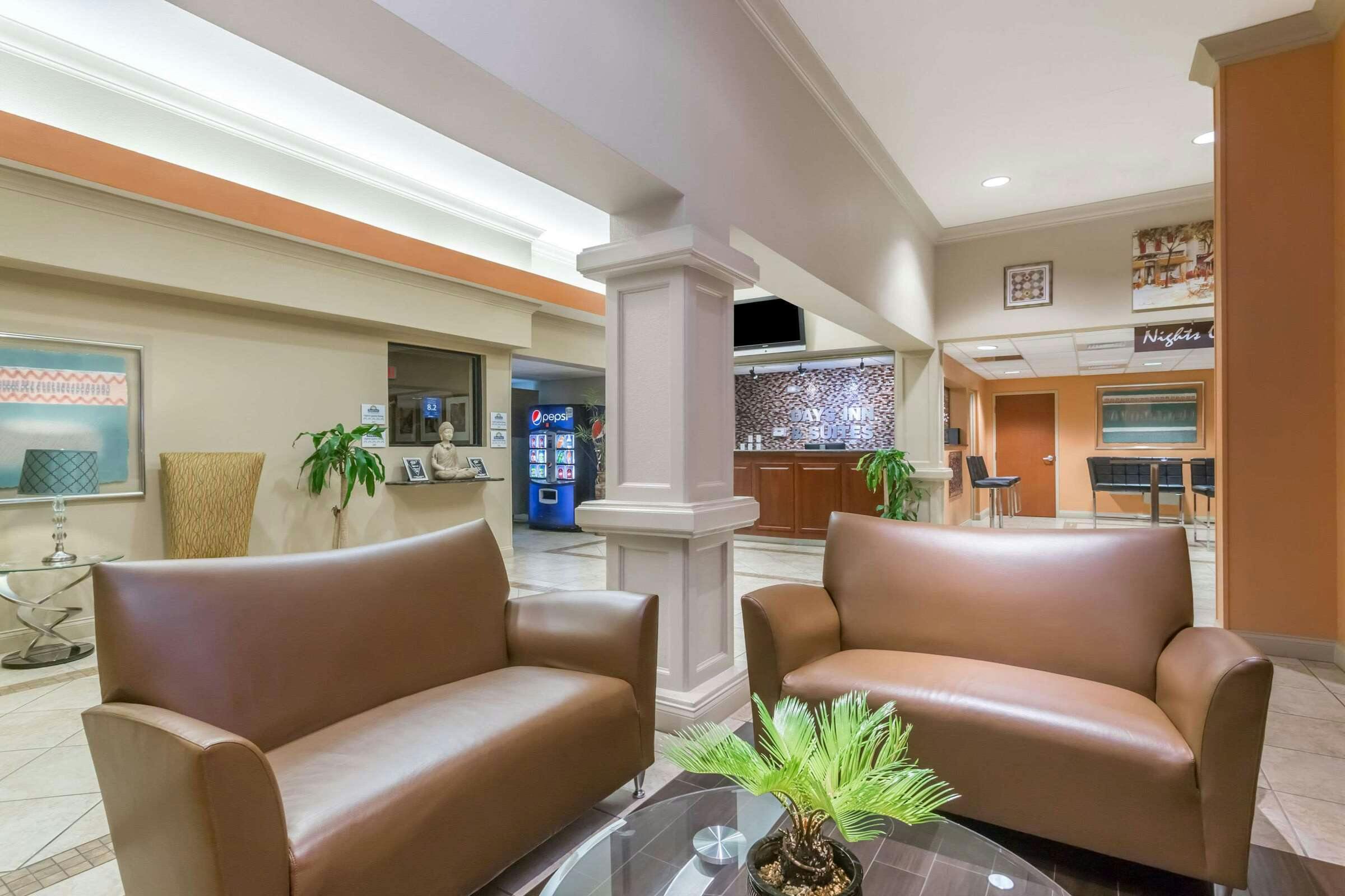 Hotel Days Inn & Suites by Wyndham Lakeland photo 5
