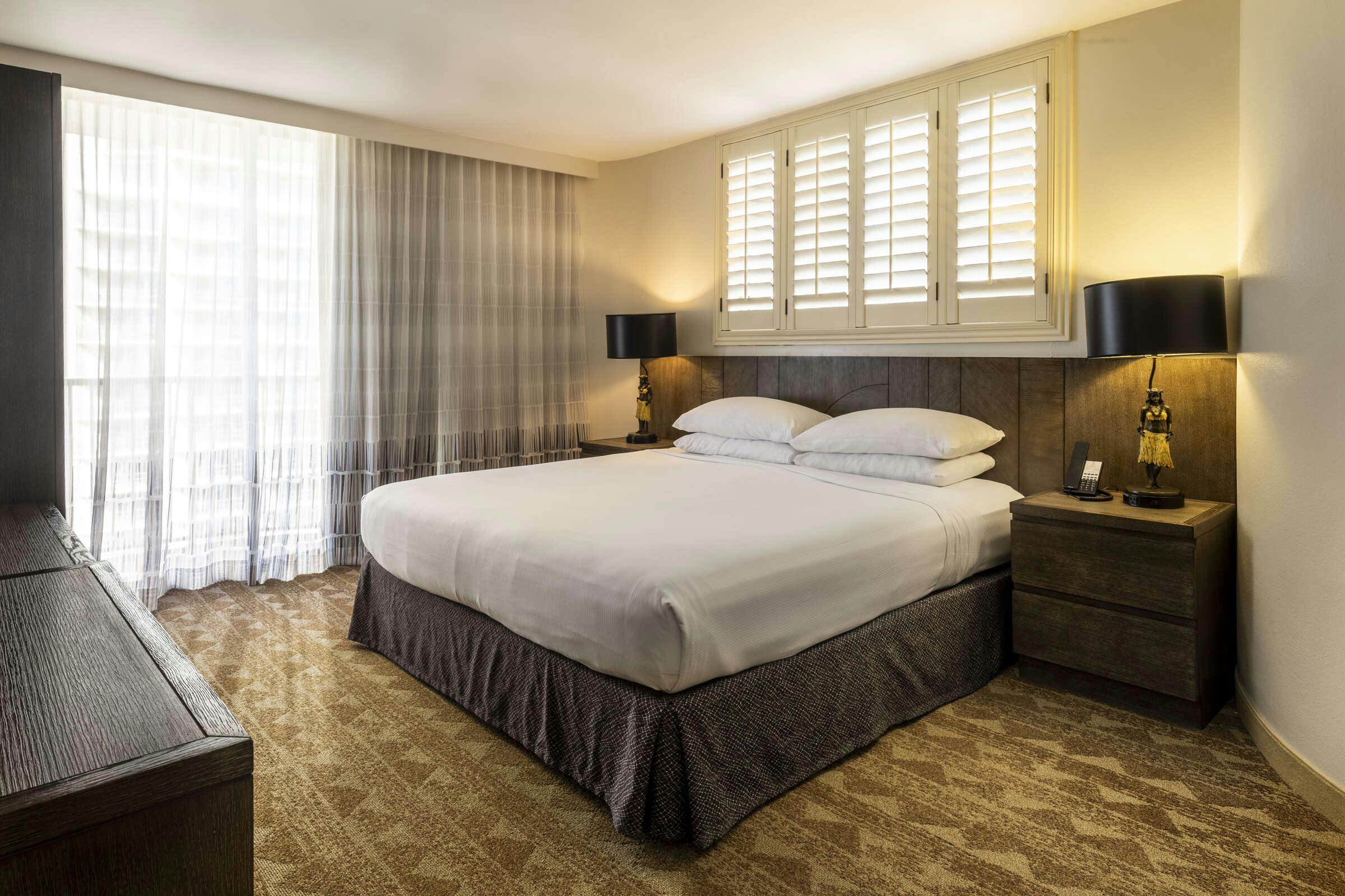 Hotel Embassy Suites by Hilton Waikiki Beach Walk photo 1