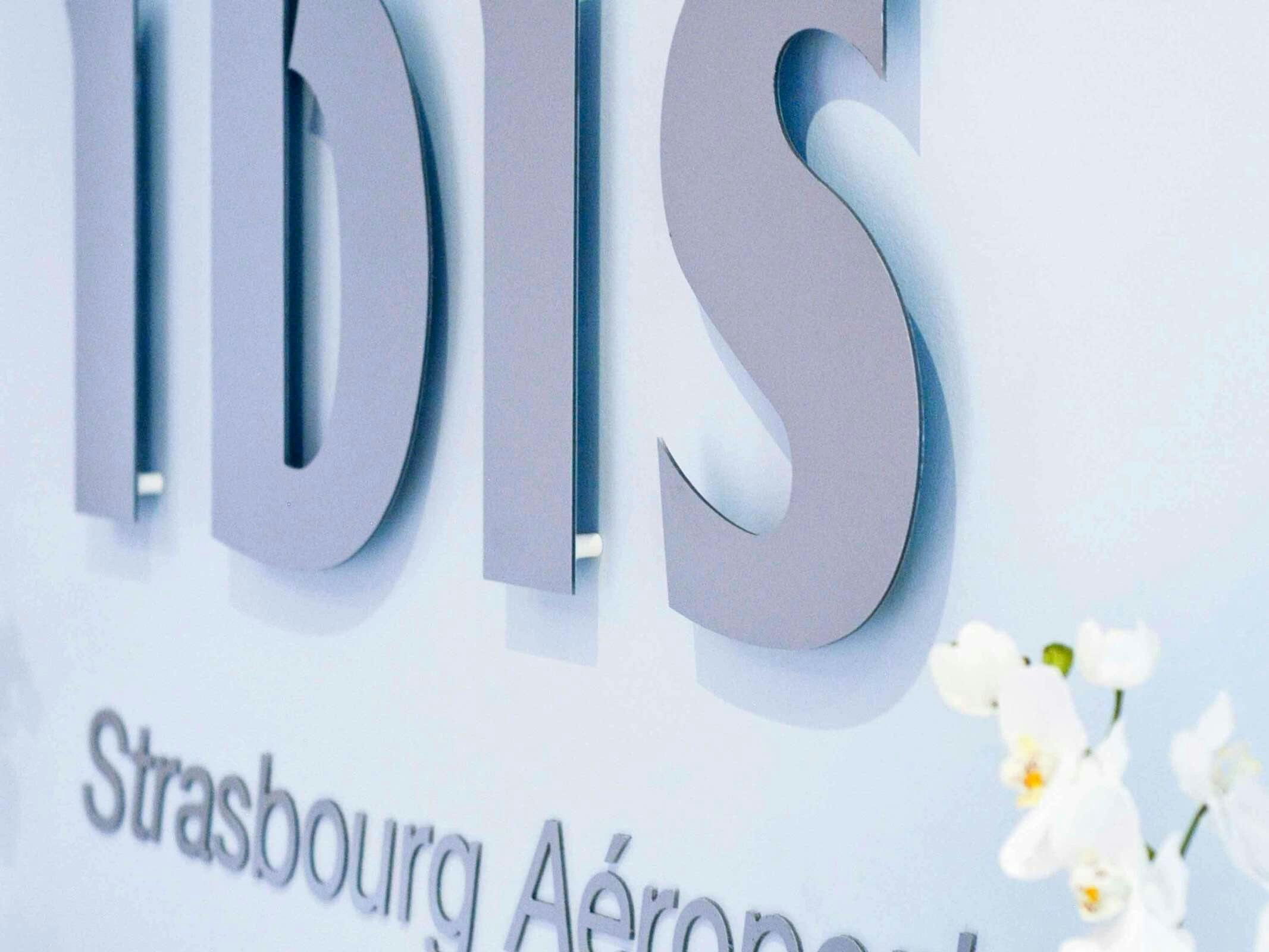 Hotel Ibis Strasbourg Aéroport Le Zénith photo 3