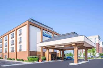 Hotel Baymont Inn Suites Cincinnati photo 2