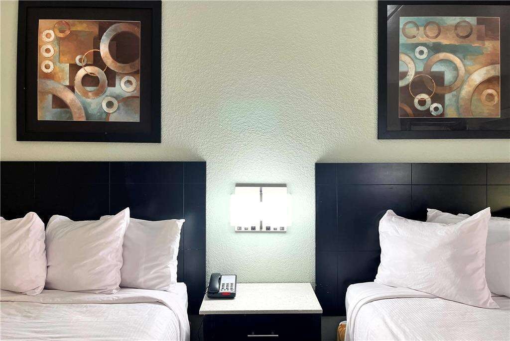 Hotel Baymont by Wyndham Cincinnati photo 3