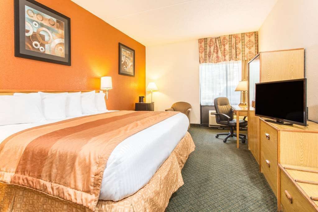 Hotel Baymont by Wyndham Cincinnati photo 4