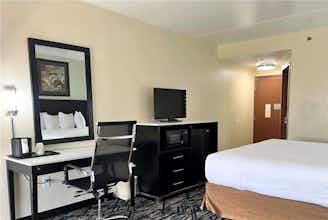 Hotel Baymont Inn Suites Cincinnati photo 5