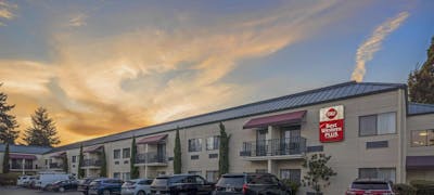 Best Western Plus Plaza by the Green