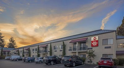 Best Western Plus Plaza by the Green