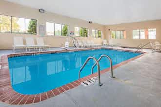 Hotel Days Inn Peachtree Norcross photo 1