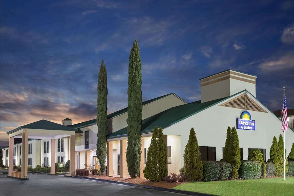 Hotel Days Inn & Suites by Wyndham Peachtree Corners/Norcross photo 2