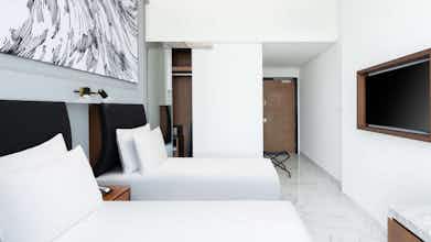 Hotel Holiday Inn Dubai Village Circle By Ihg photo 2