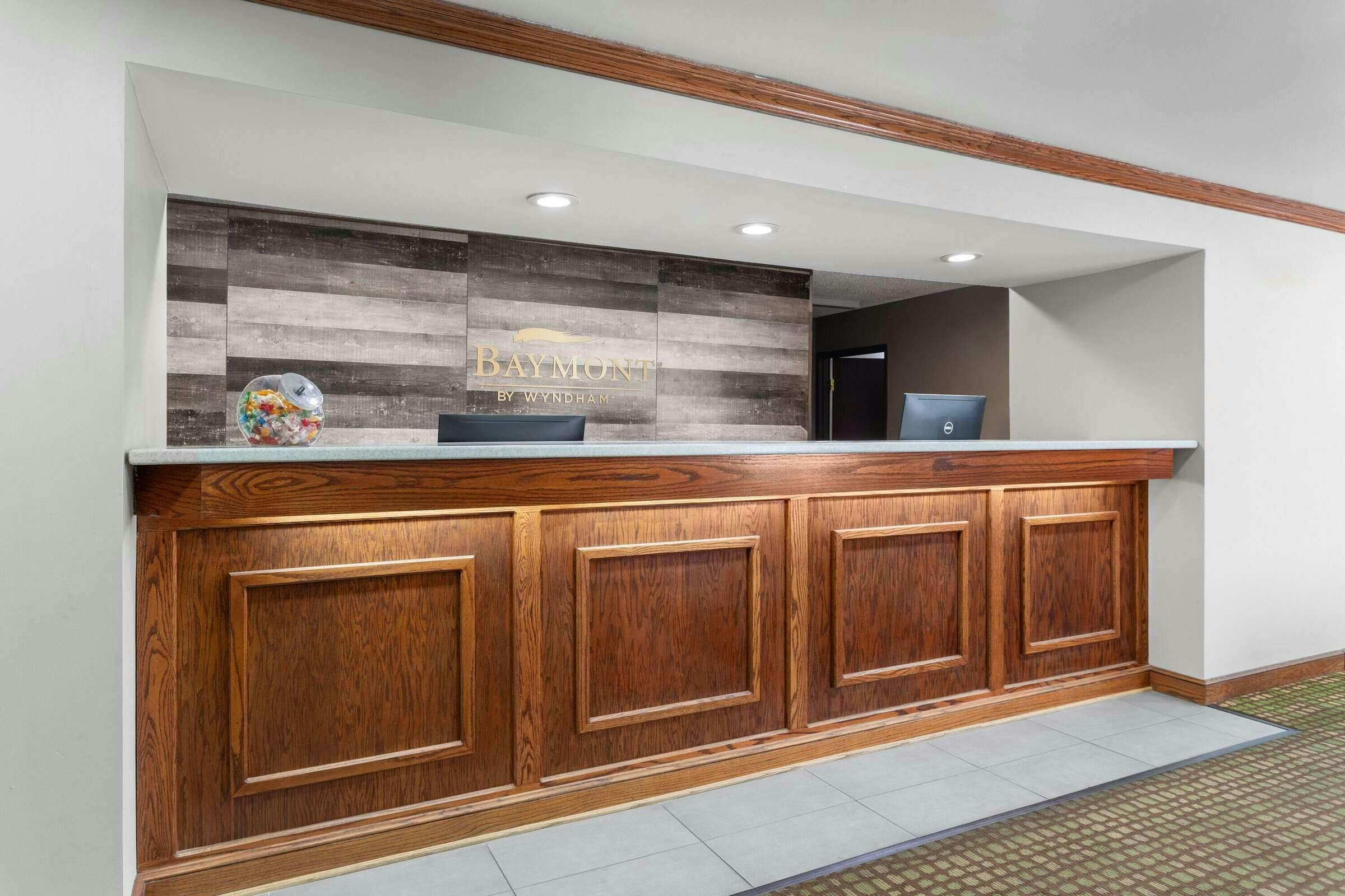 Hotel Baymont Inn and Suites Piqua photo 2