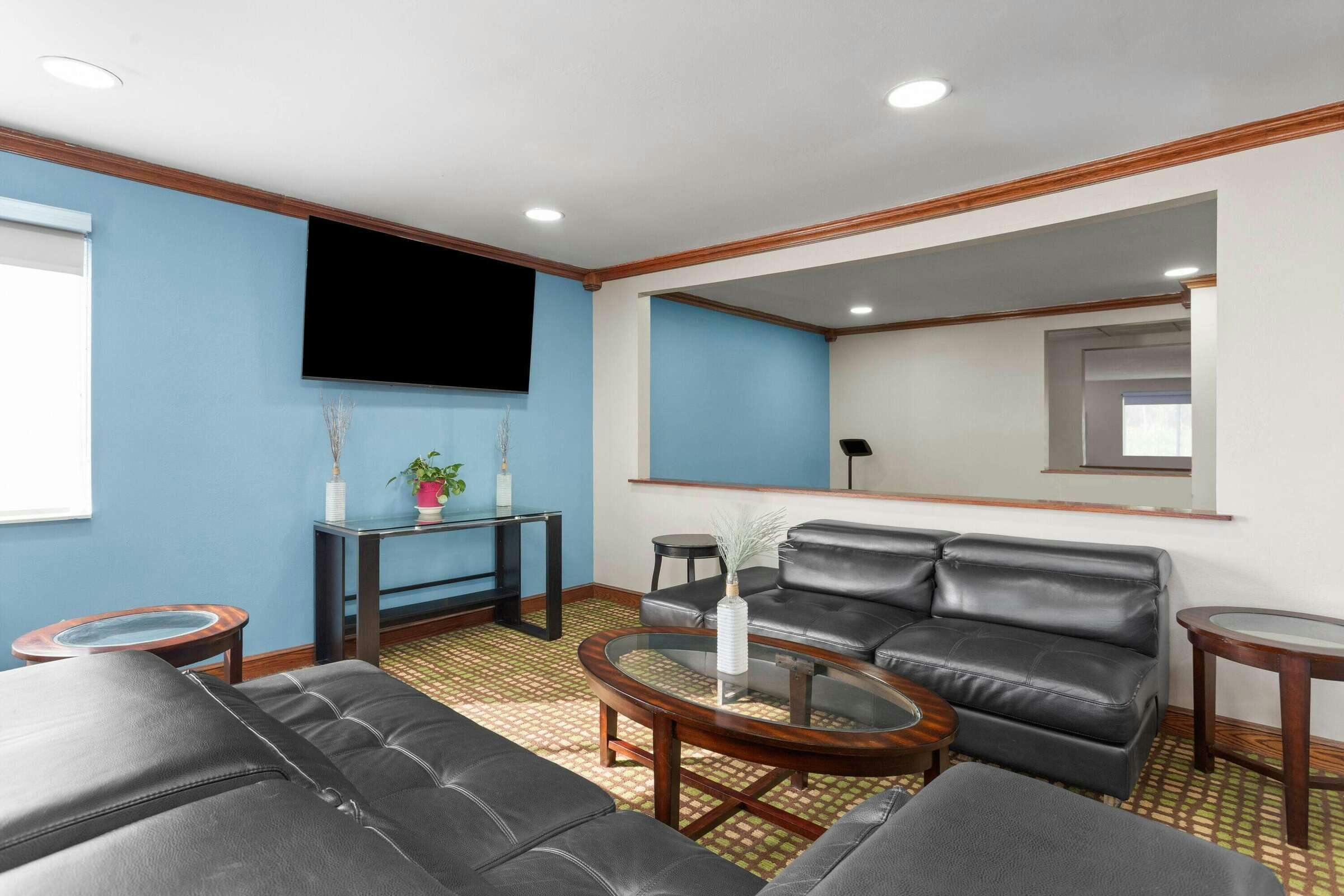 Hotel Baymont Inn and Suites Piqua photo 3