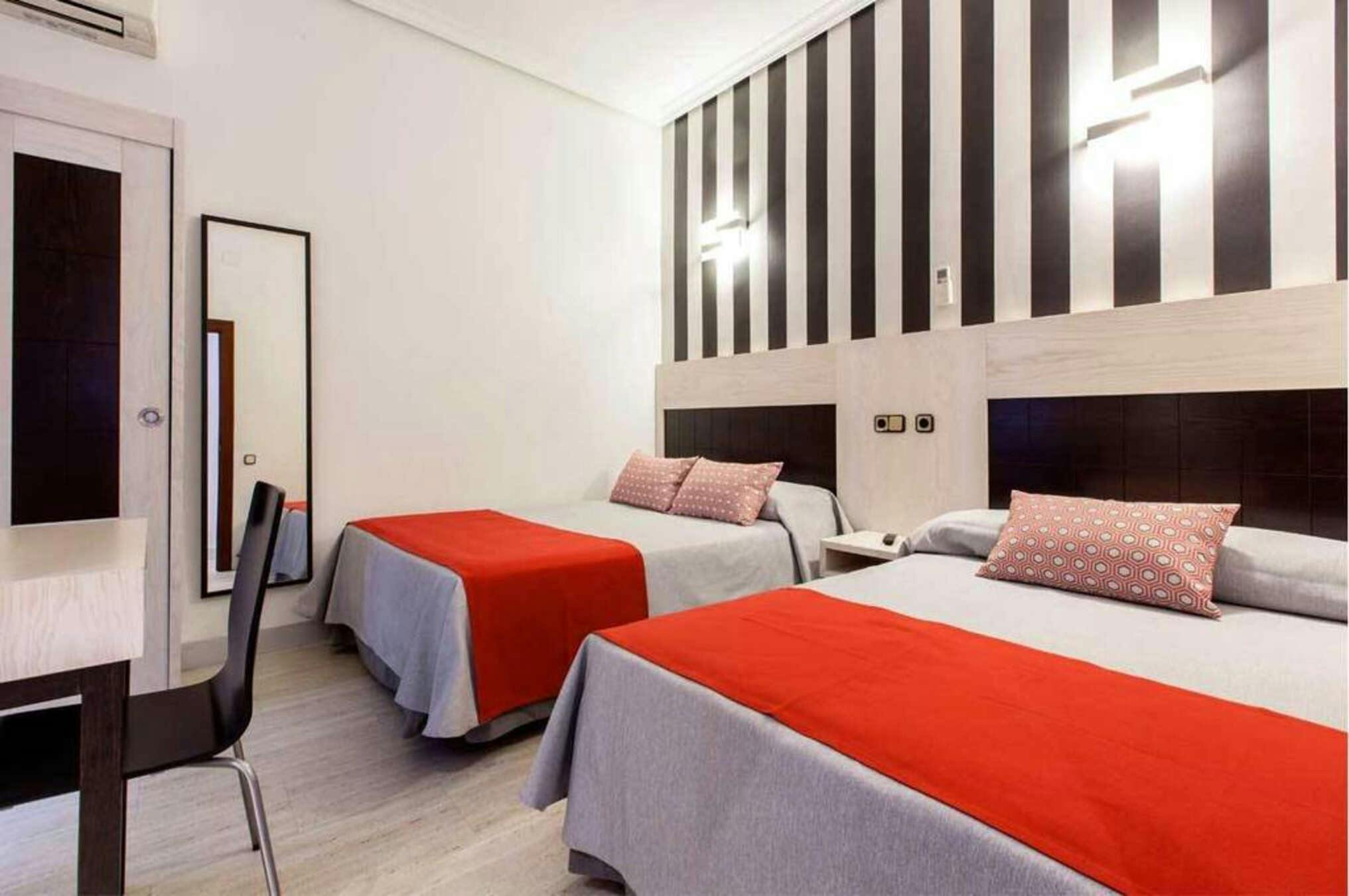 Hotel Hostal Castilla I Atocha photo 1
