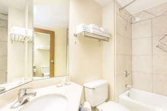 Hotel Baymont Inn Suites Cincinnati photo 1