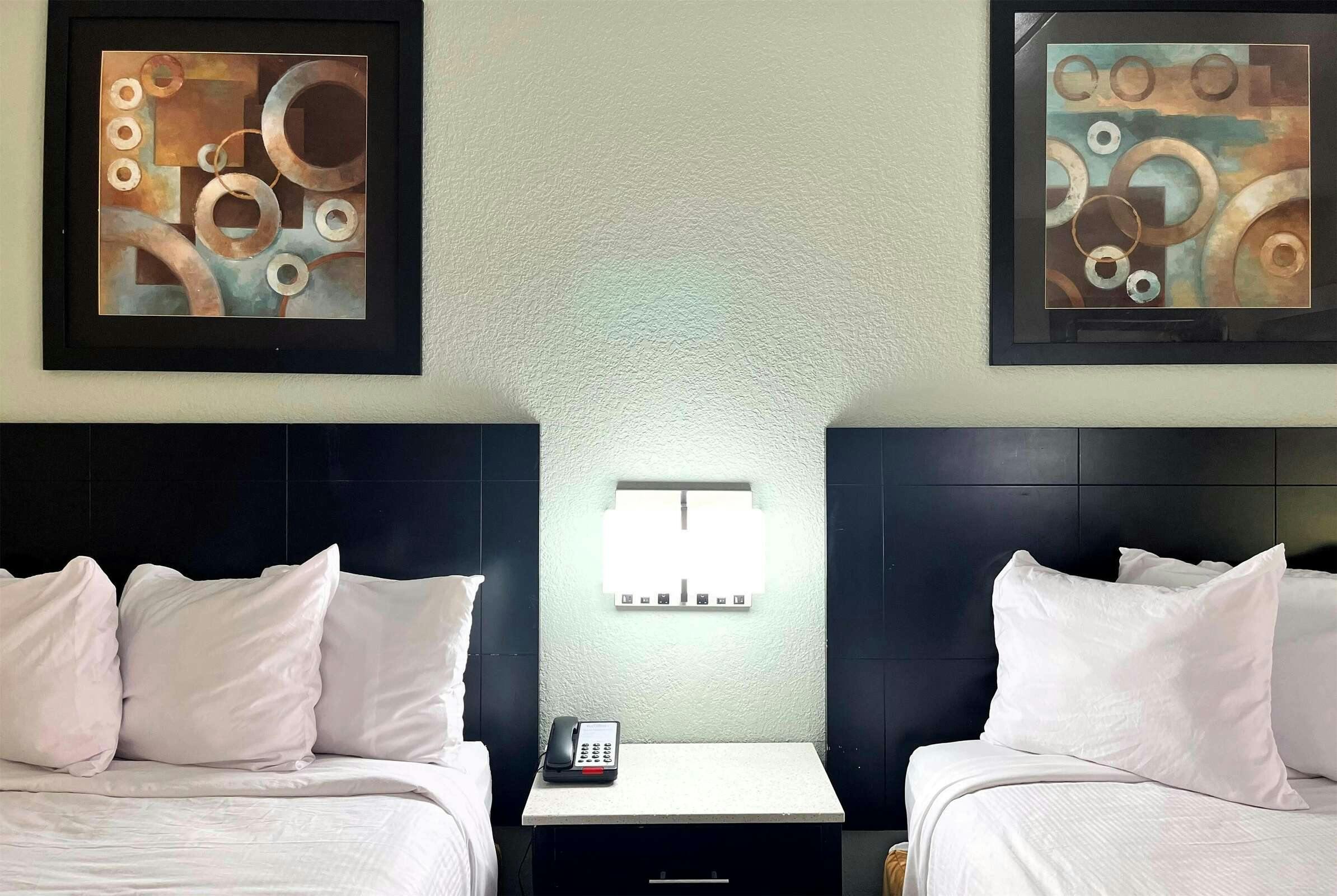 Hotel Baymont Inn Suites Cincinnati photo 4