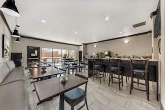 Hotel Sure Stay Plus Hotel By Best Western San Antonio Sea World photo 3