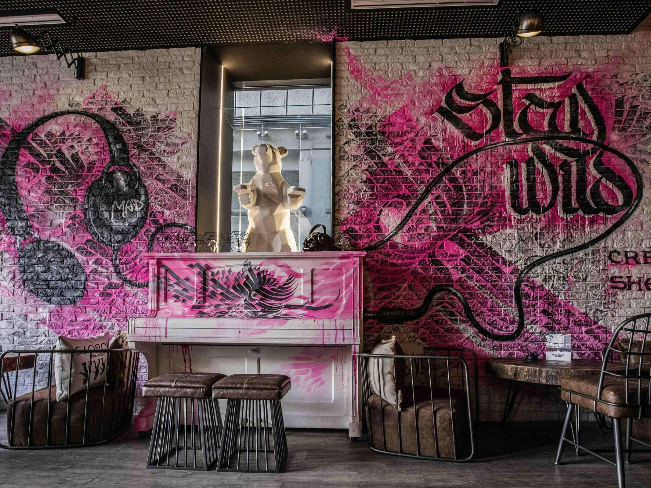 Hotel Ibis Styles Lausanne Center Mad House photo 2