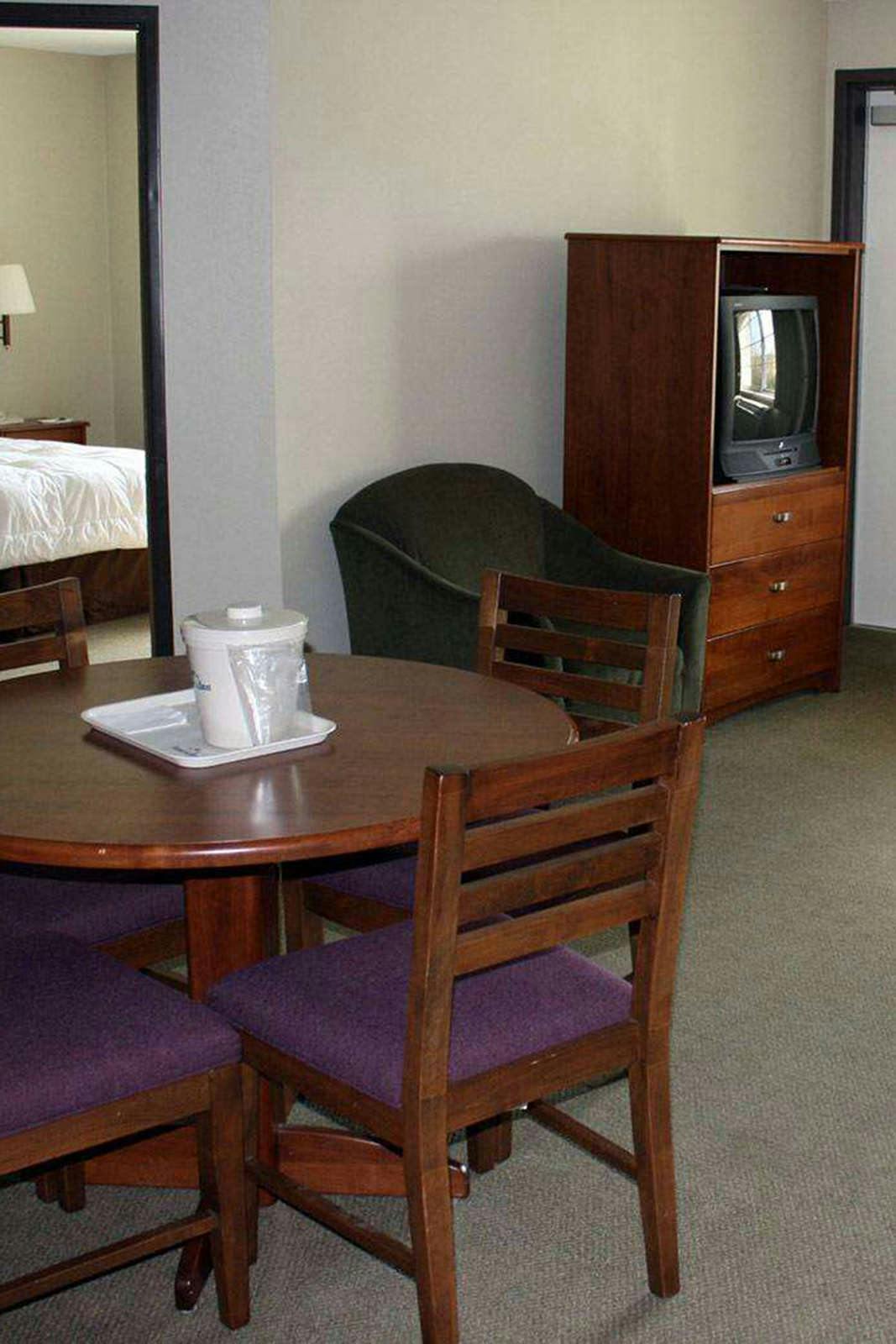 Hotel AmericInn by Wyndham Charlevoix photo 4