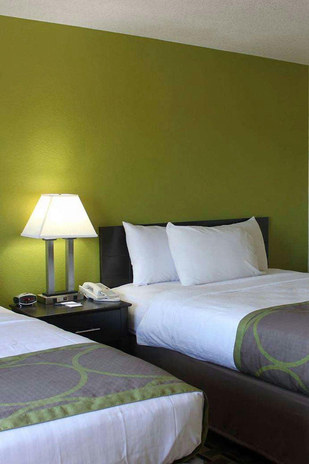 Hotel AmericInn Wburlngtn photo 4