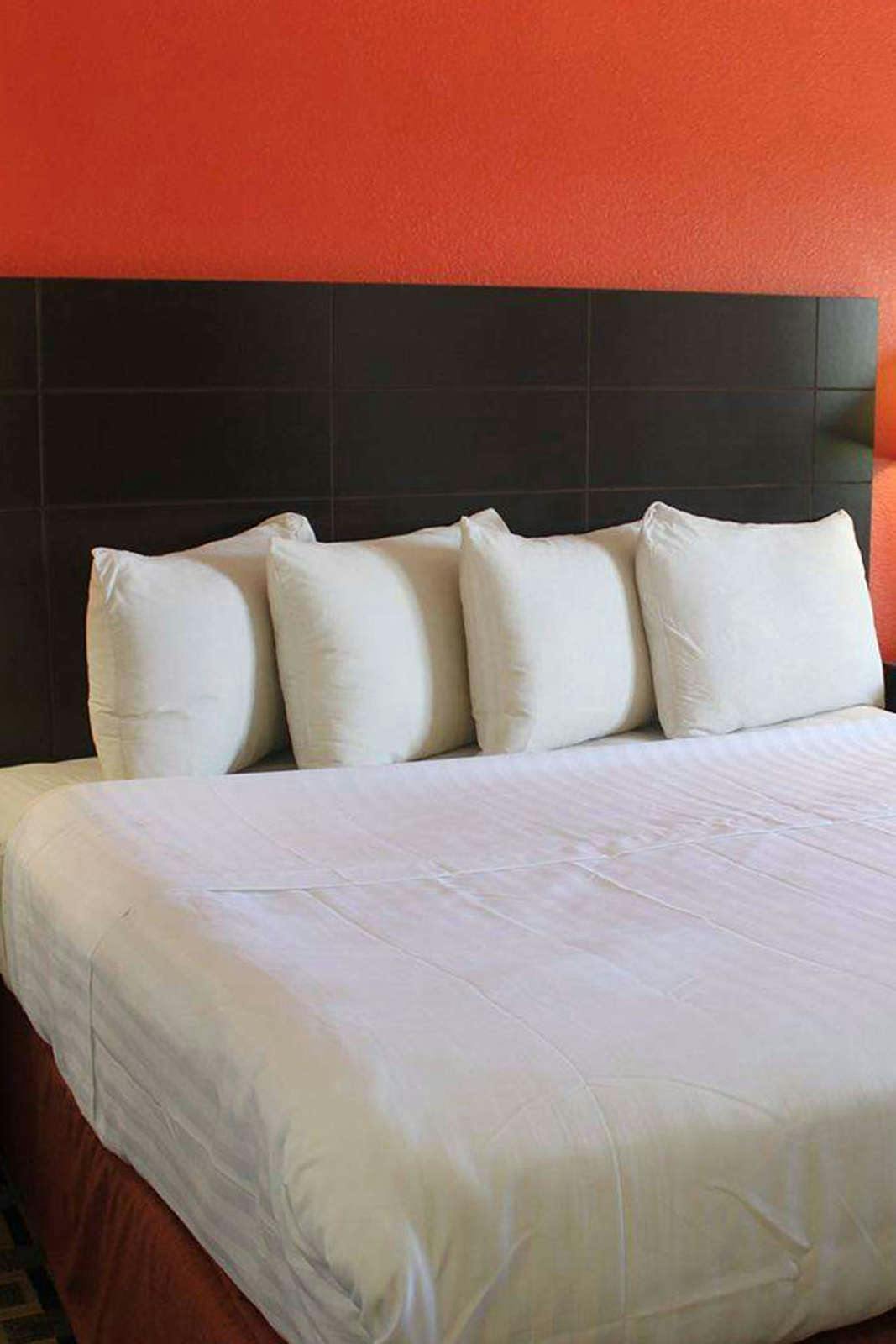 Hotel AmericInn Wburlngtn photo 2