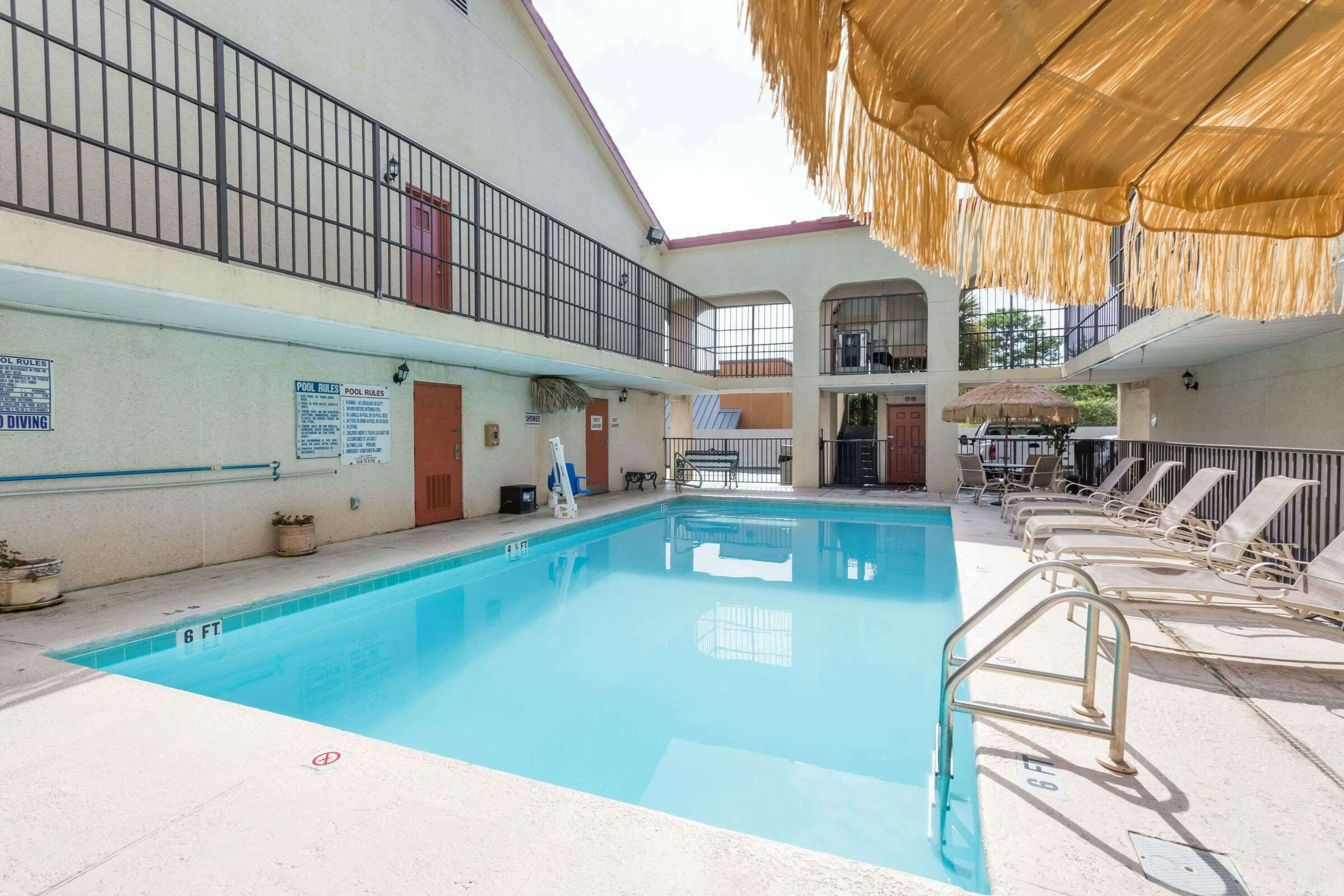 Hotel Days Inn Destin photo 2
