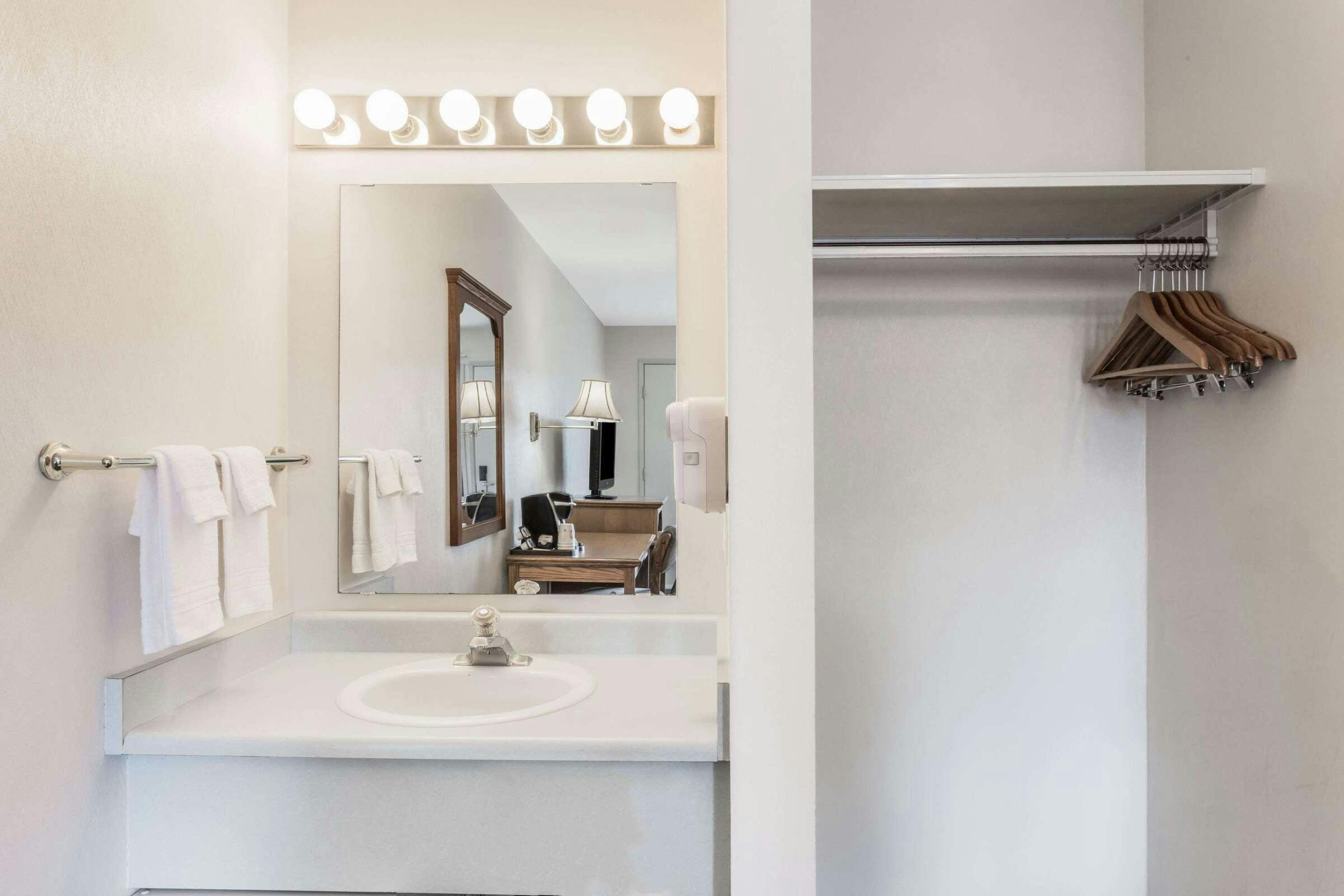 Hotel Super 8 Kelowna BC photo 5