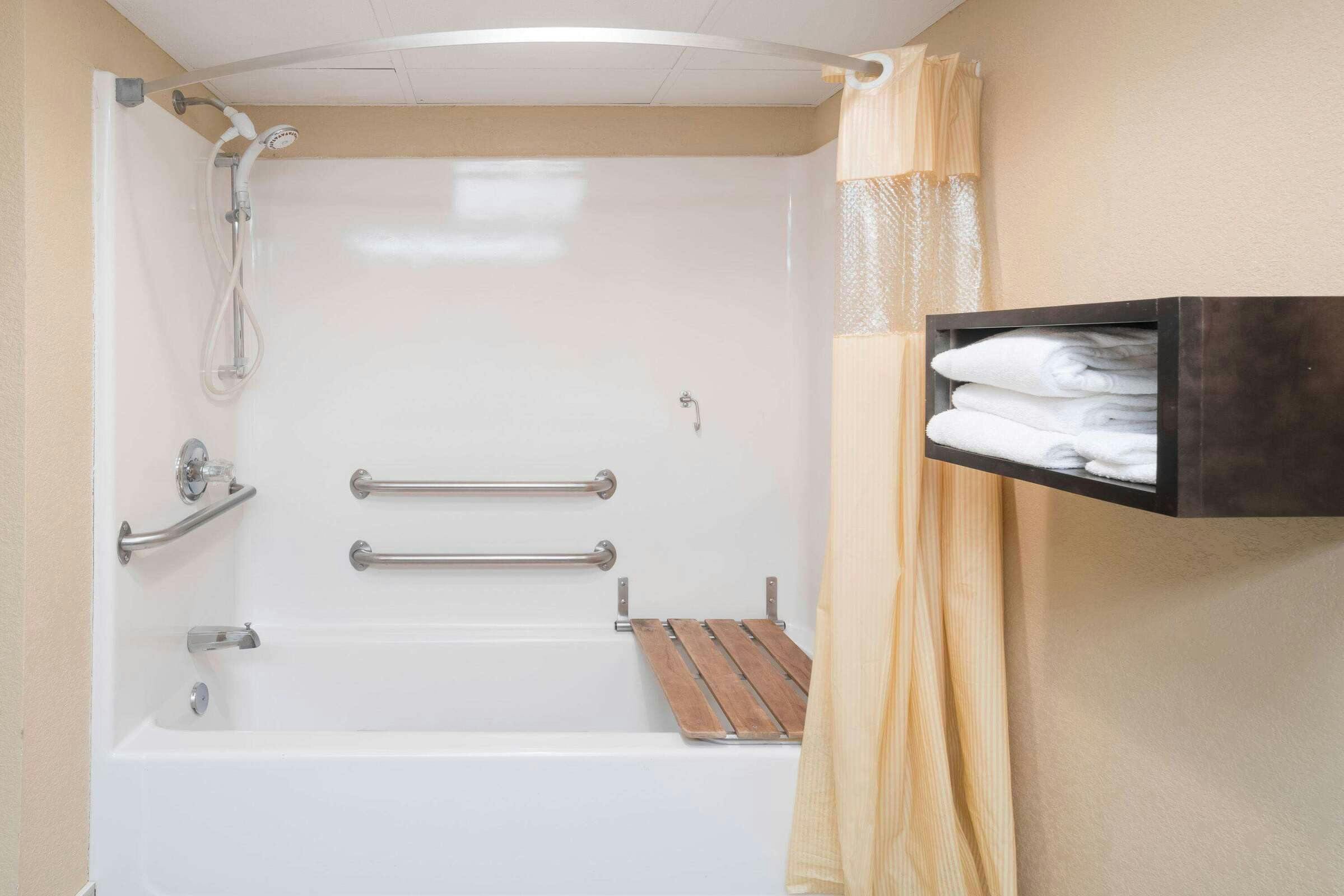 Hotel Days Inn by Wyndham Goodlettsville/Nashville photo 2