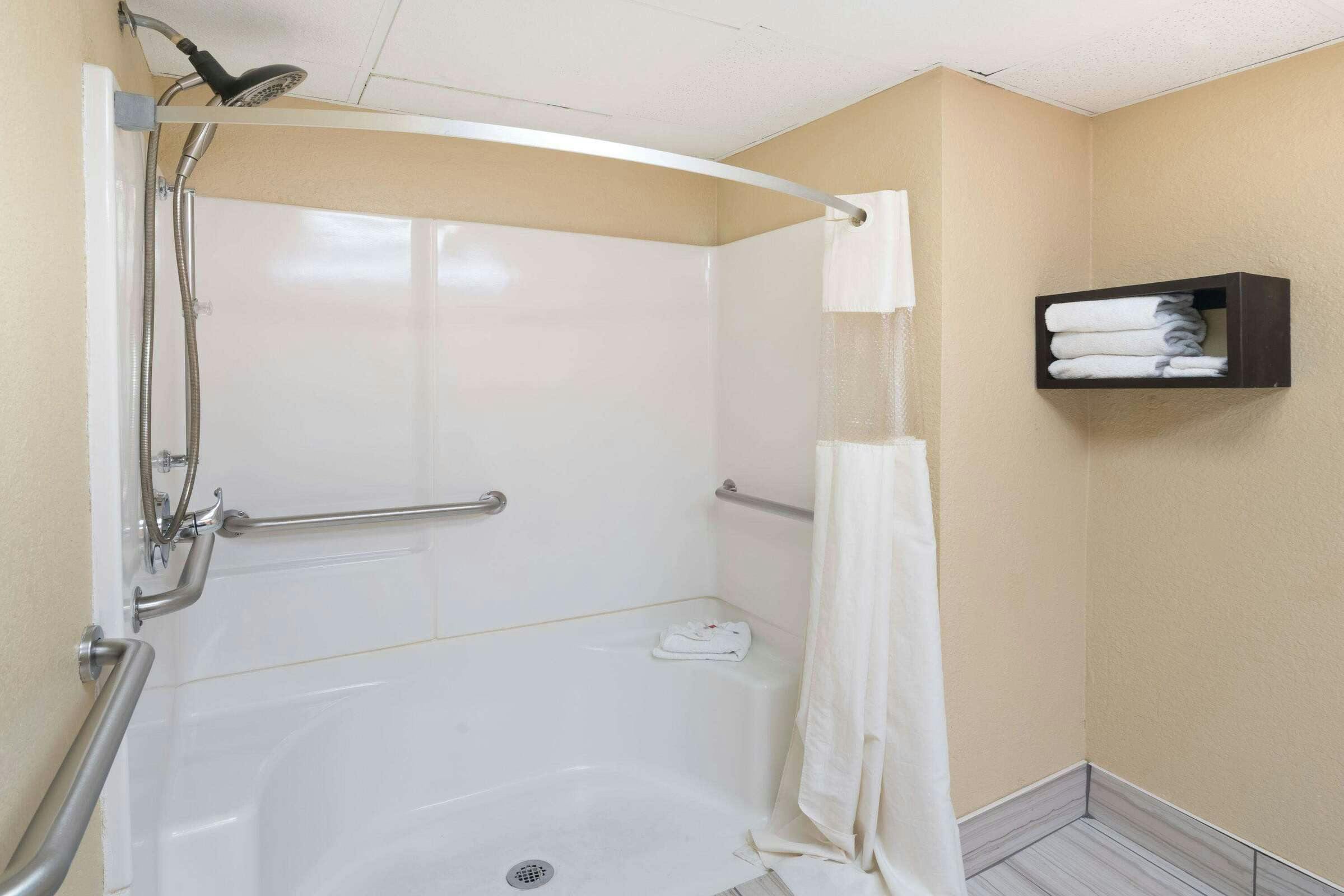 Hotel Days Inn by Wyndham Goodlettsville/Nashville photo 3