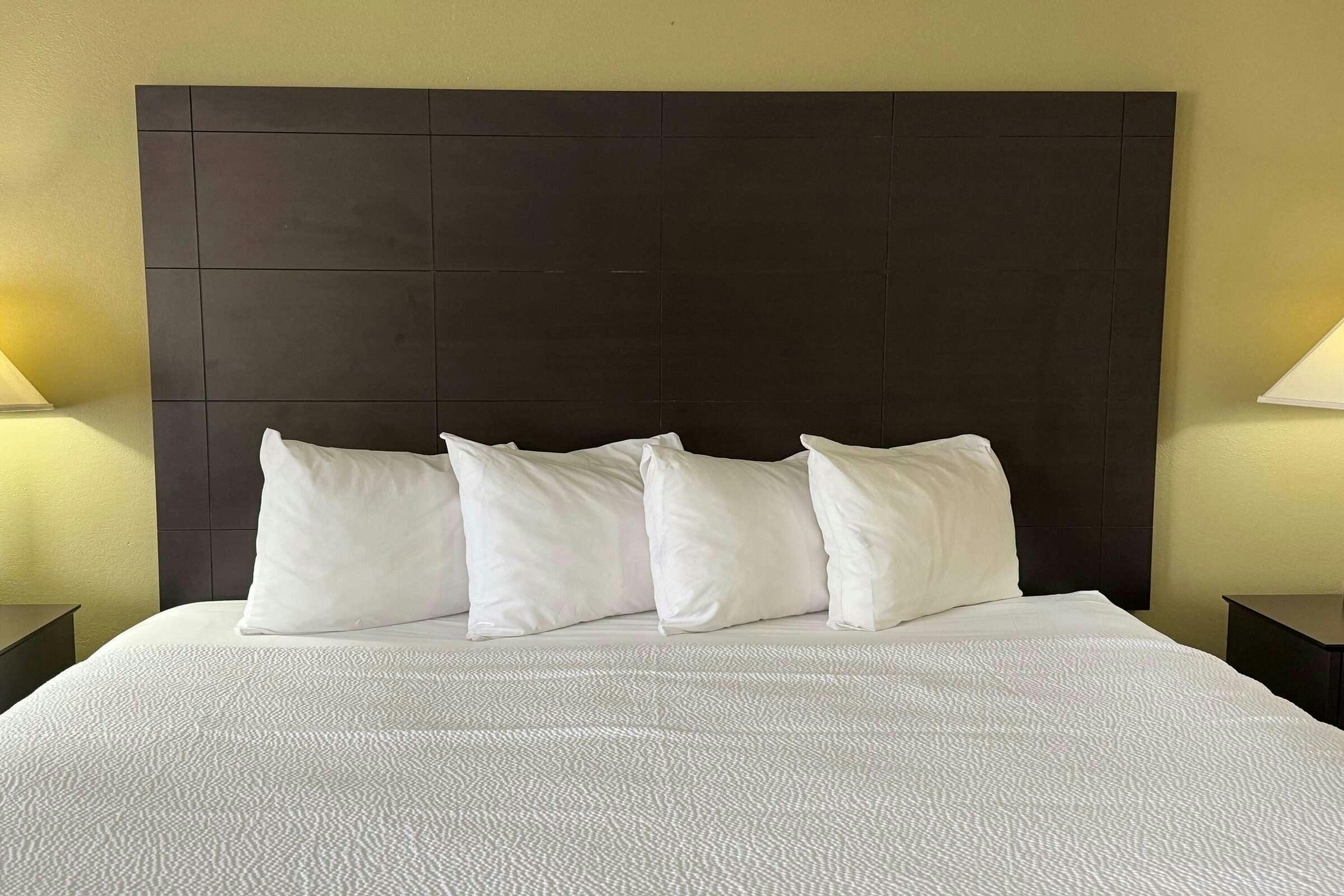 Hotel Baymont Haubstadt Evansville N photo 2