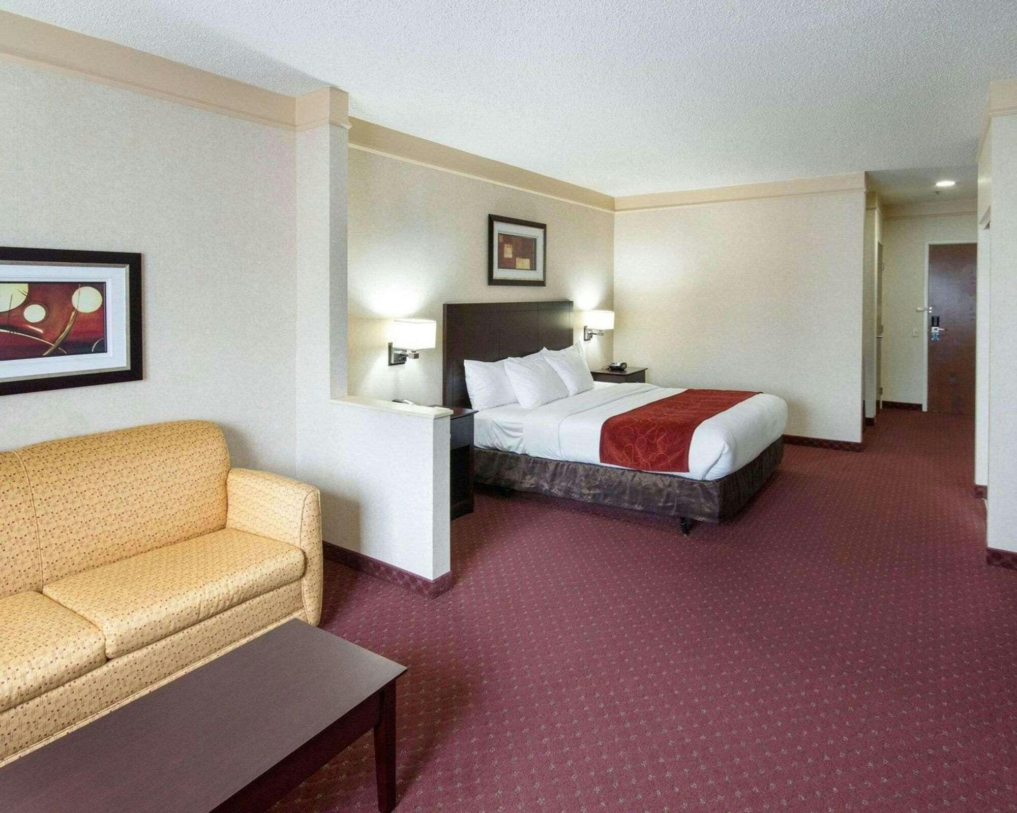 Hotel Comfort Suites Parkersburg South photo 3