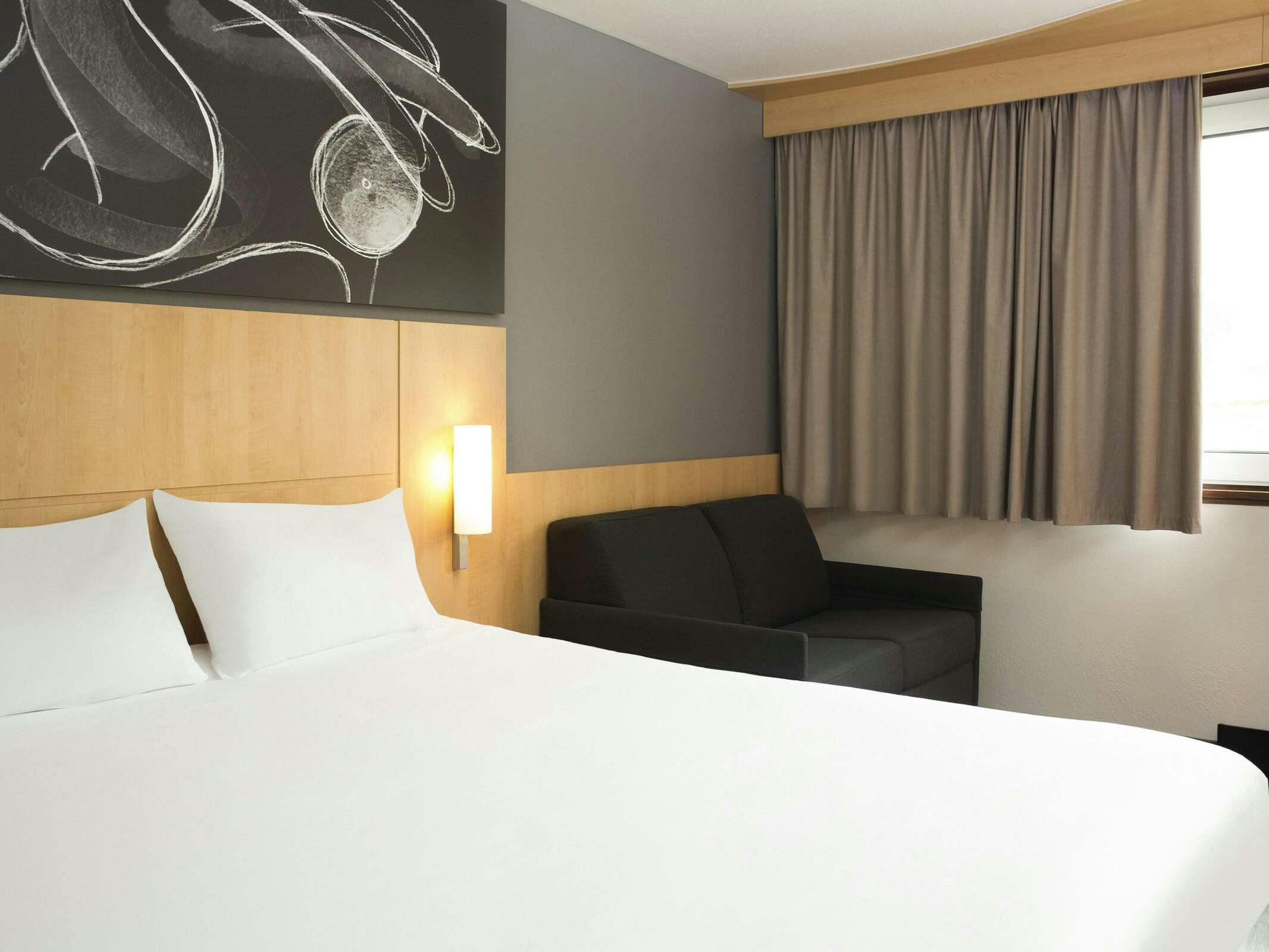 Hotel Ibis 3 Lacs Neuchâtel photo 3