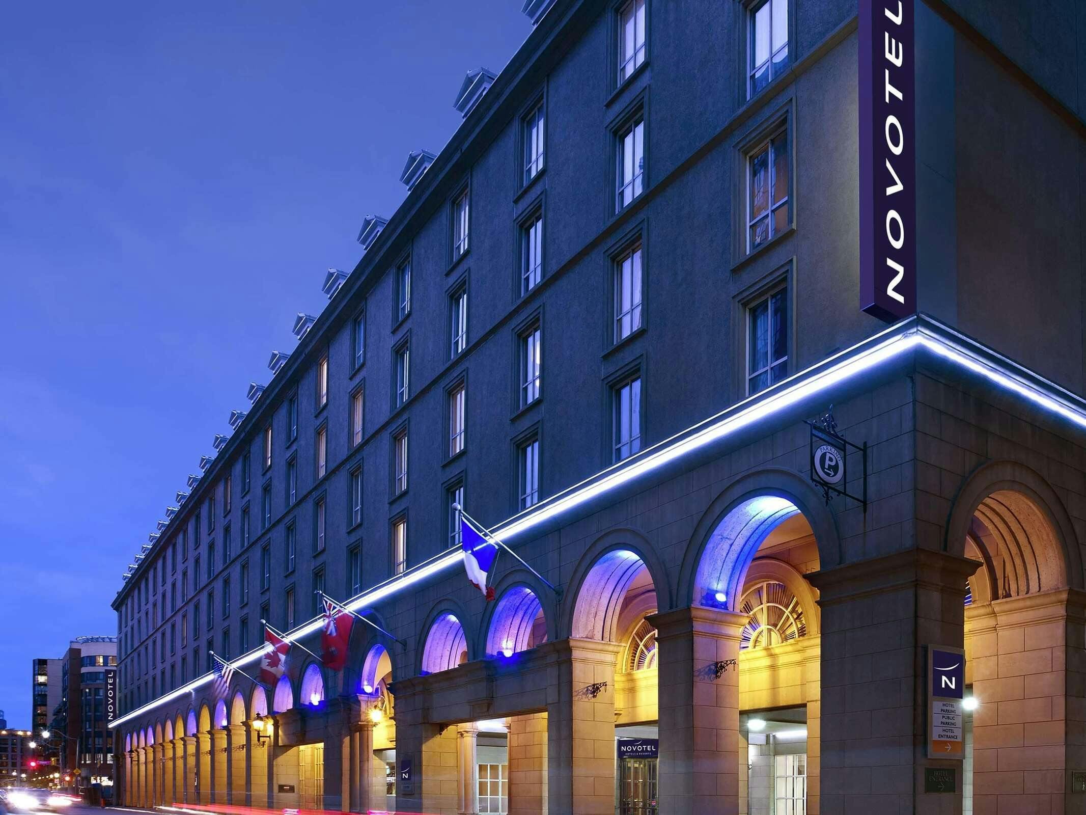 Hotel Novotel Toronto Centre photo 1