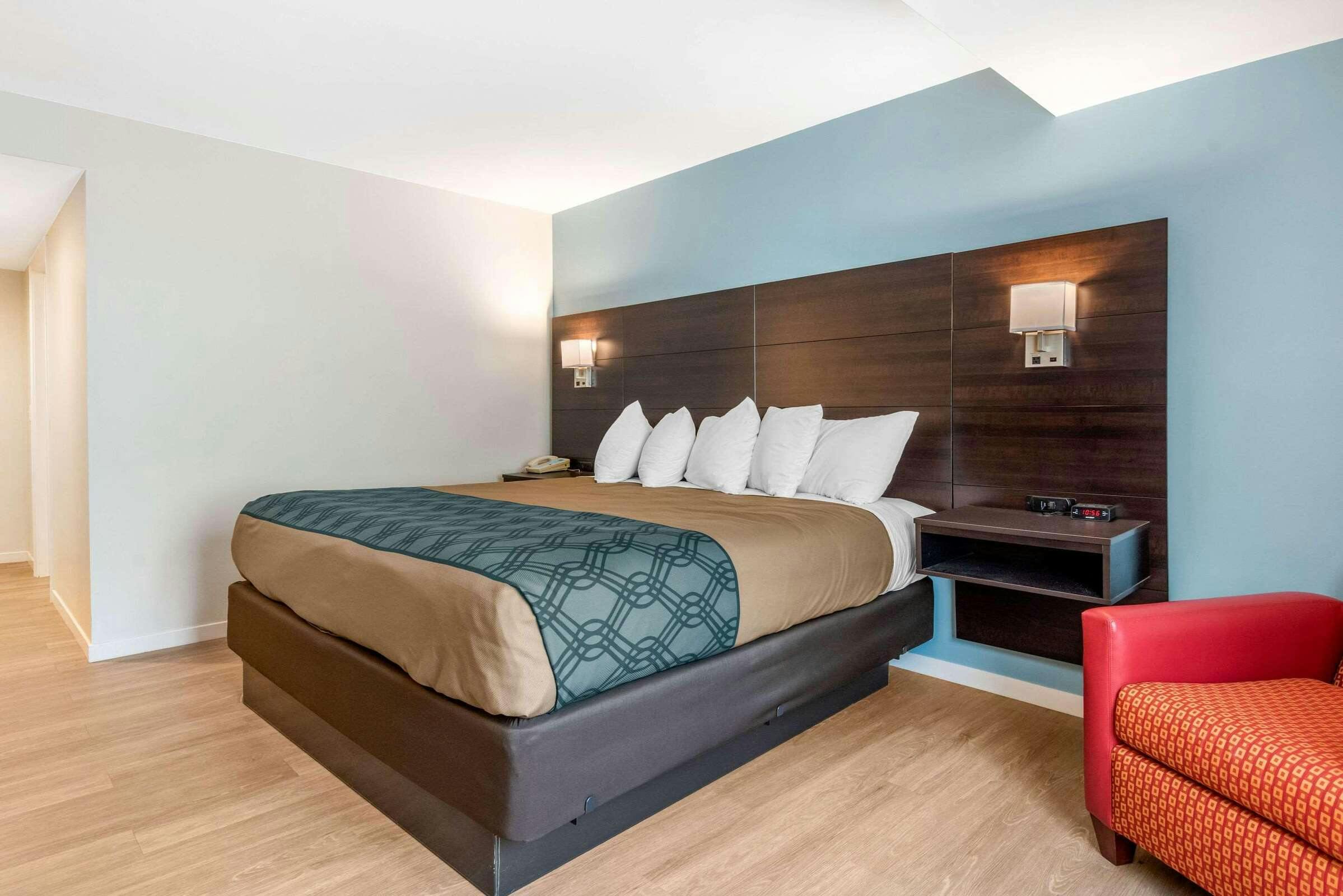 Hotel Econo Lodge Inn & Suites photo 1