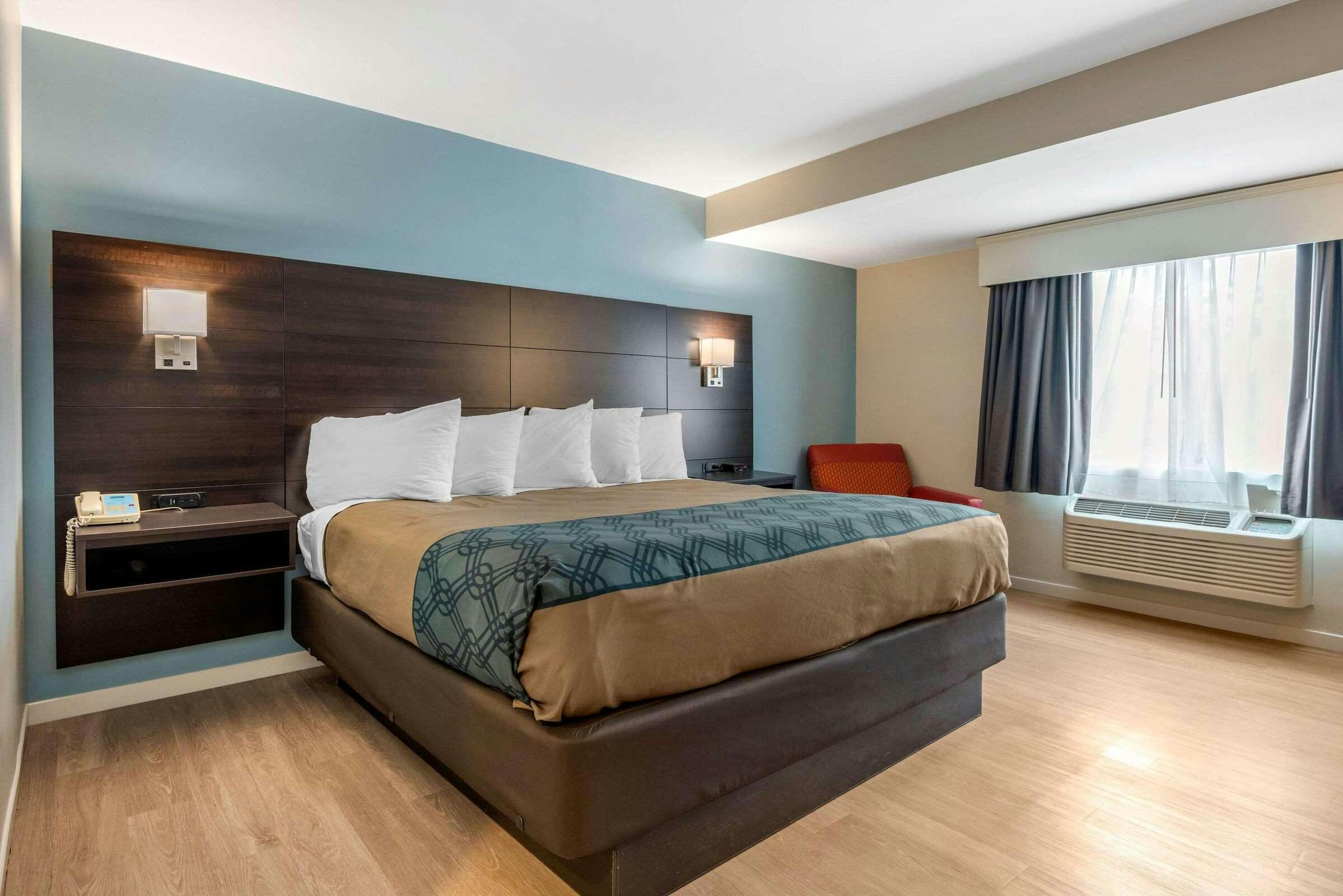 Hotel Econo Lodge Inn & Suites photo 2